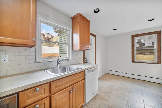 $4,000 | 247 Roberts Avenue, Yonkers, NY 10703