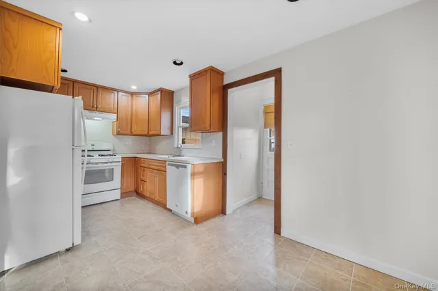 $4,000 | 247 Roberts Avenue, Yonkers, NY 10703