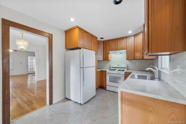 $4,000 | 247 Roberts Avenue, Yonkers, NY 10703