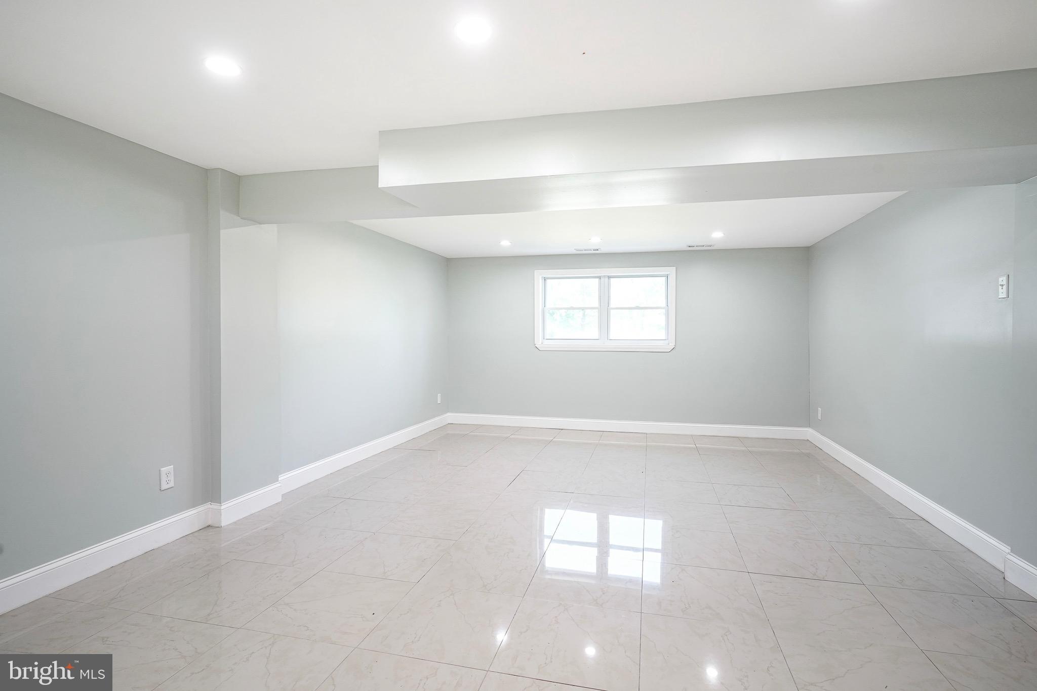 232 Egg Harbor Road Sewell, NJ 08080 - Photo 20 of 36 an empty room with windows and closet