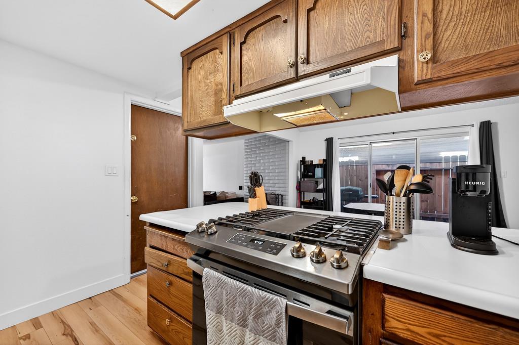 1052 Clinton Road Sacramento, CA 95825 - Photo 16 of 52 a kitchen with a stove and a refrigerator