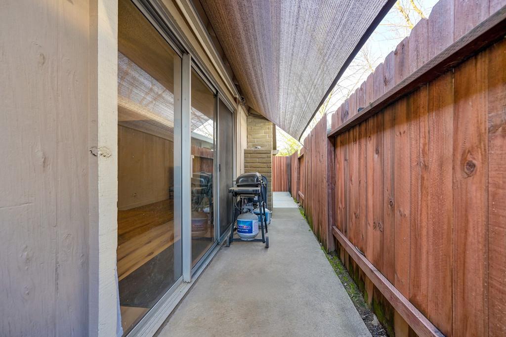 1052 Clinton Road Sacramento, CA 95825 - Photo 26 of 52 a view of a balcony