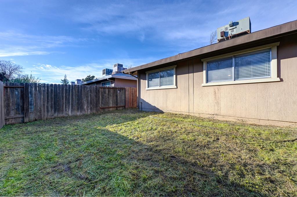 1052 Clinton Road Sacramento, CA 95825 - Photo 51 of 52 a house view with backyard space