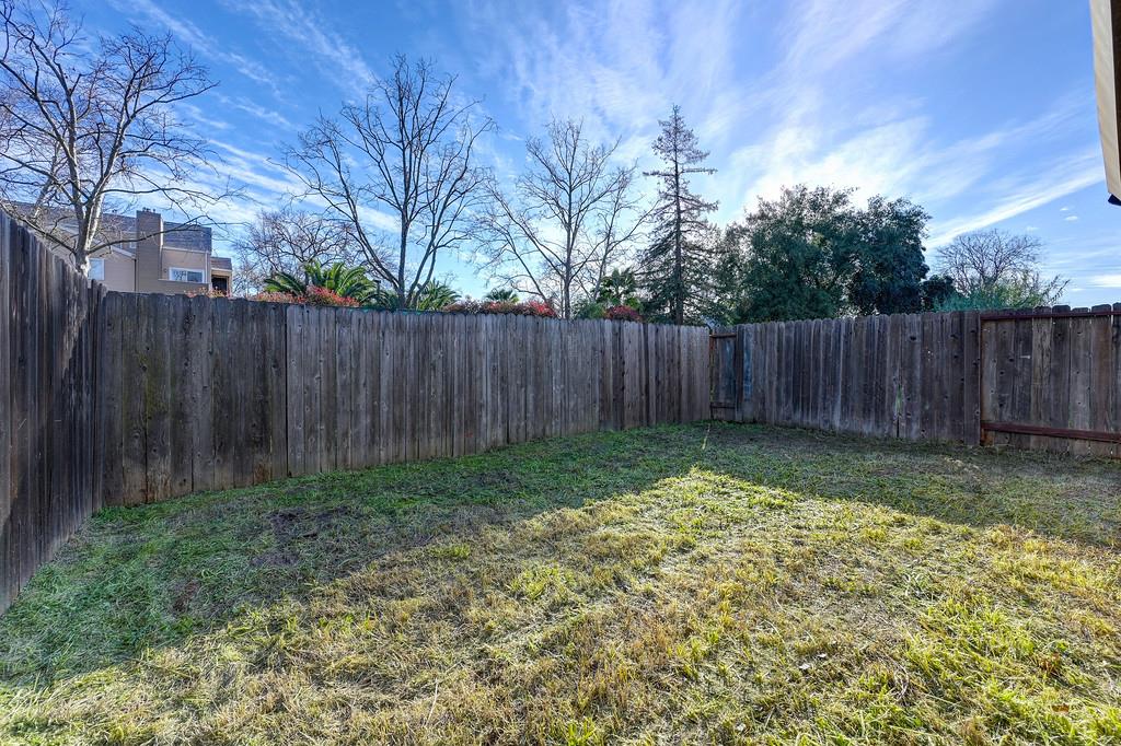 1052 Clinton Road Sacramento, CA 95825 - Photo 52 of 52 a view of garden with wooden fence