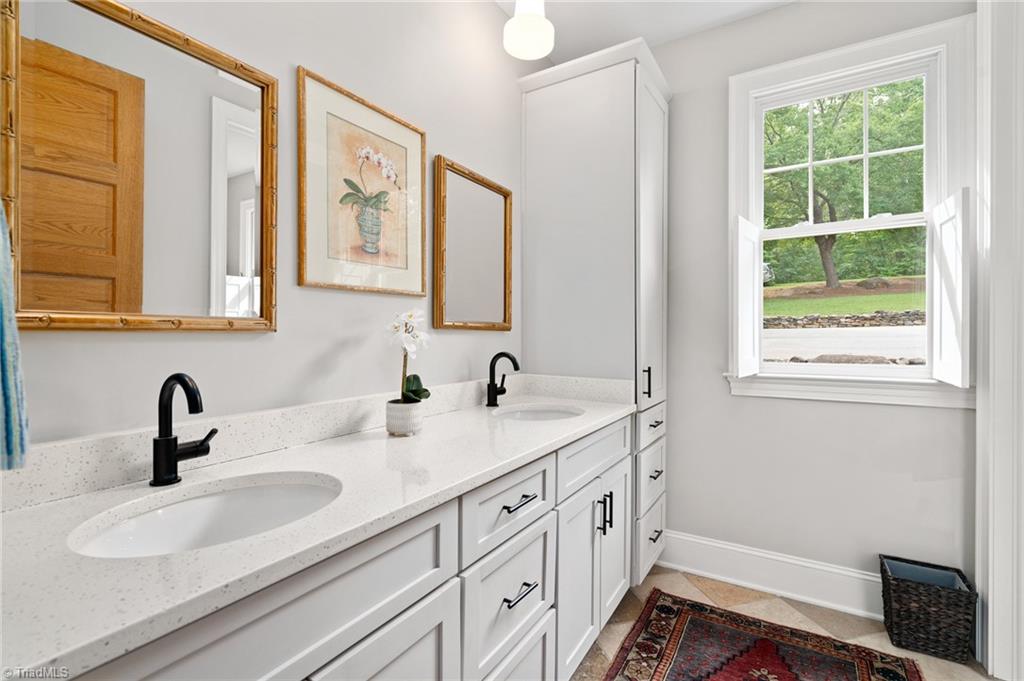 304 Rima Landing Denton, NC 27239 - Photo 21 of 47 Primary Bath