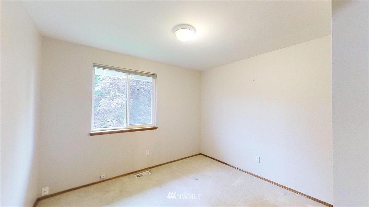 18607 104th Place Southeast Renton, WA 98055 - Photo 17 of 22 an empty room with windows