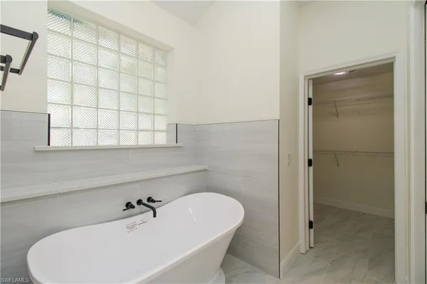 $3,950 | 311 31st Street Northwest, Naples, FL 34120