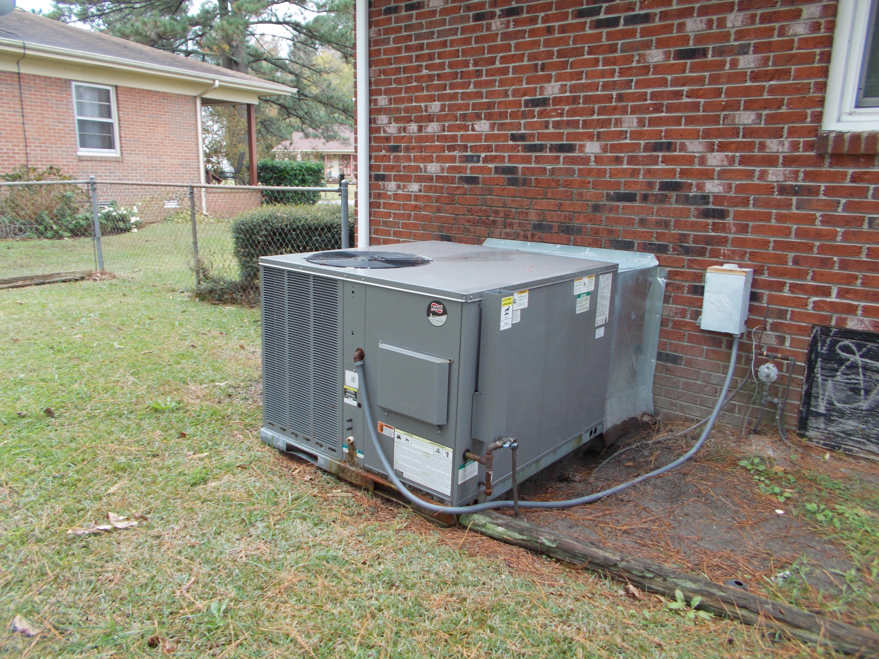 913 Phillips Road Kinston, NC 28504 - Photo 14 of 15 Gas pack