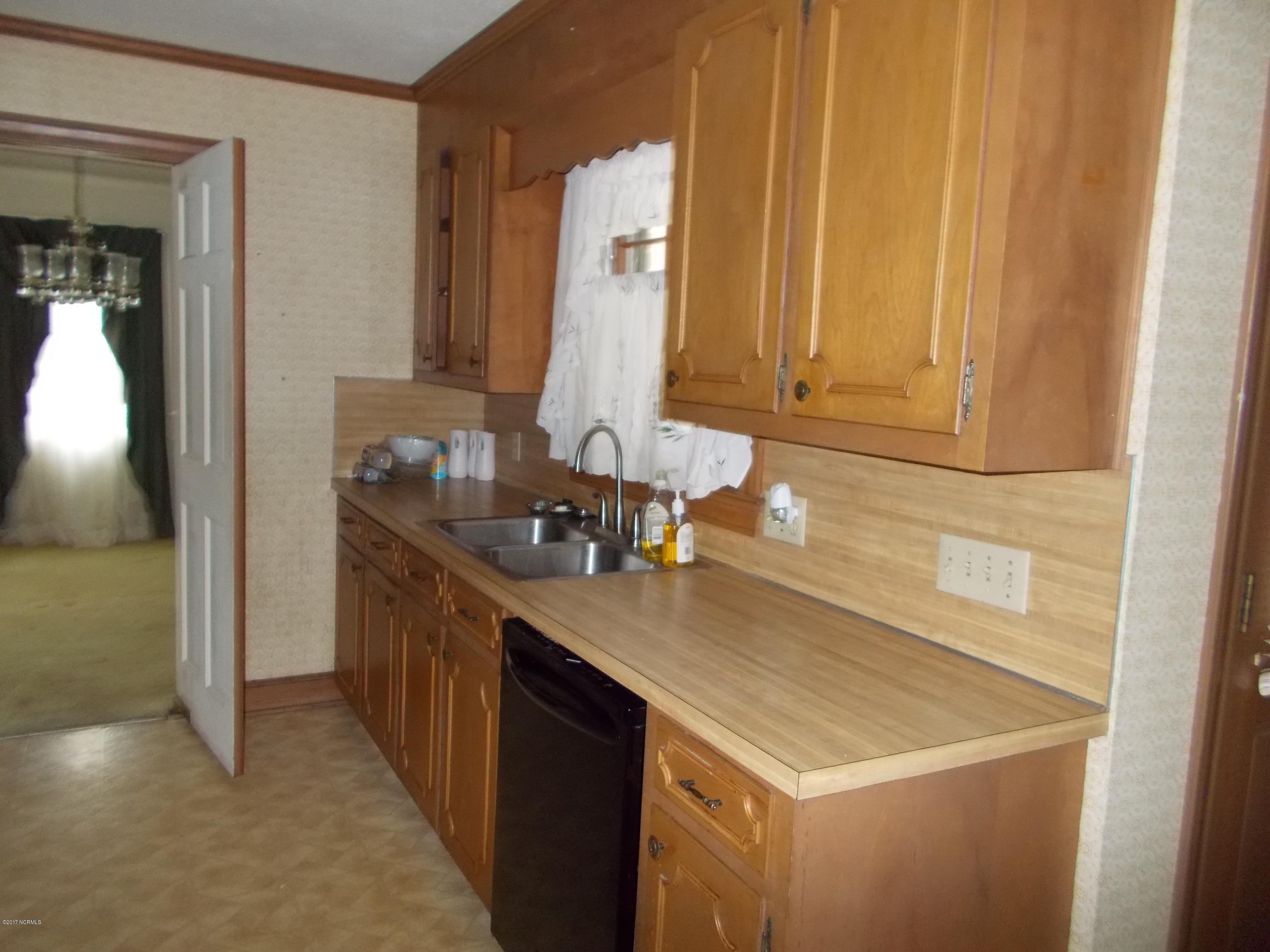913 Phillips Road Kinston, NC 28504 - Photo 4 of 15 Kitchen