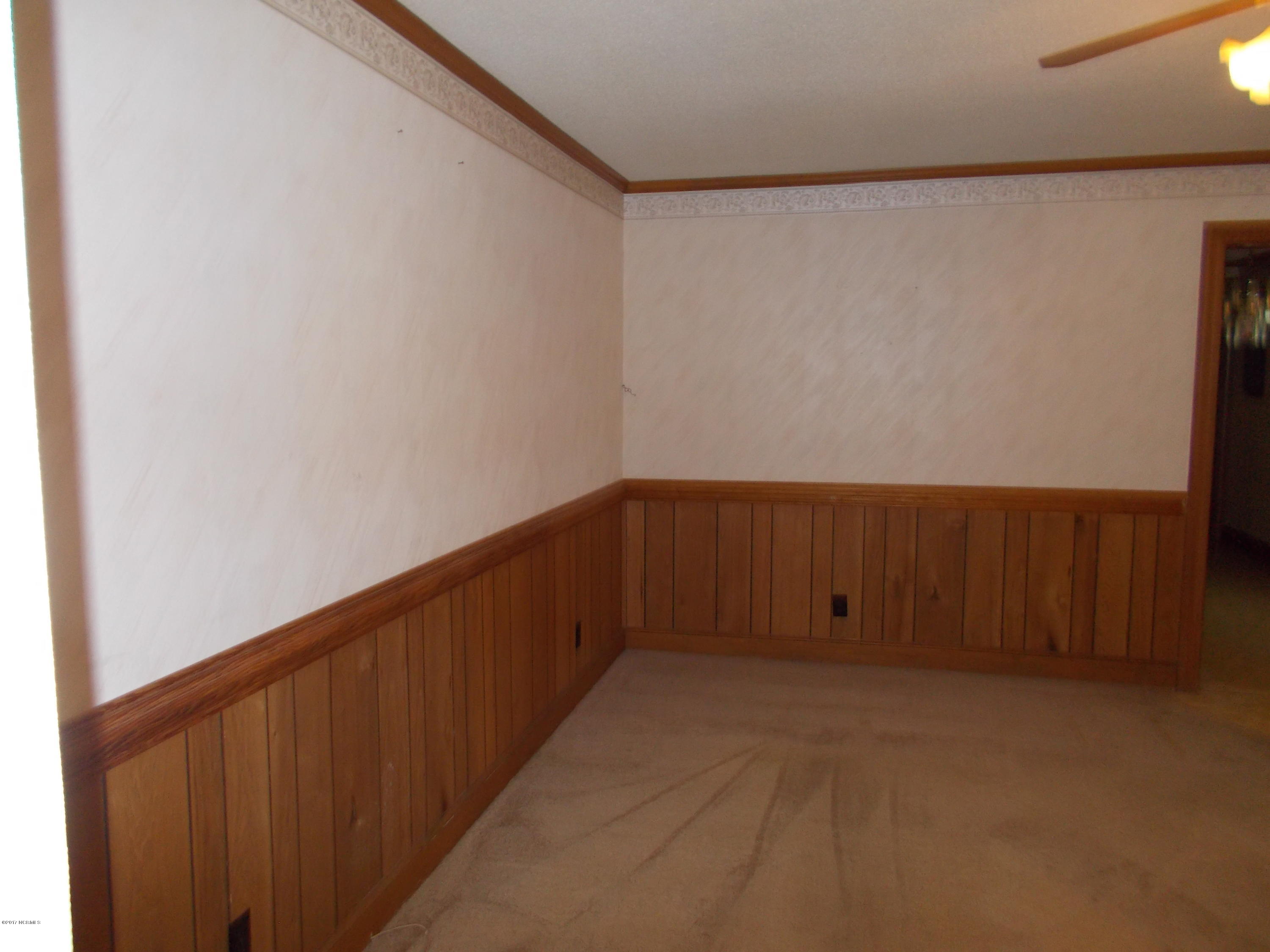913 Phillips Road Kinston, NC 28504 - Photo 7 of 15 Den
