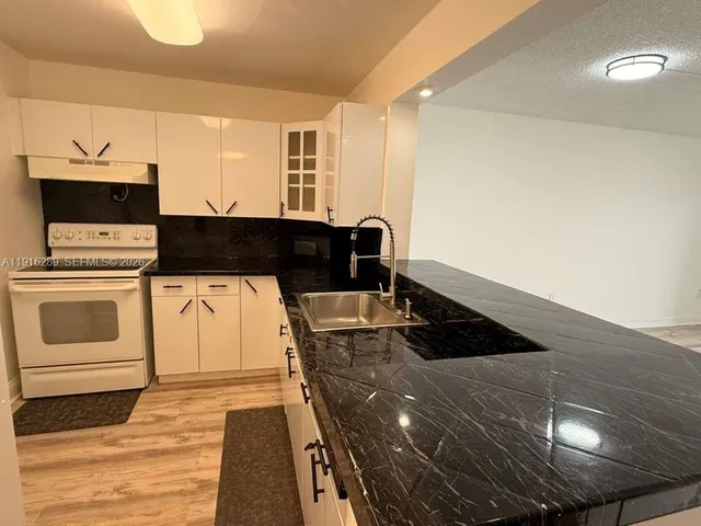 $1,749 | 5201 Northwest 7th Street, Unit 405, Miami, FL 33126