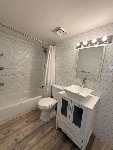 $1,749 | 5201 Northwest 7th Street, Unit 405, Miami, FL 33126