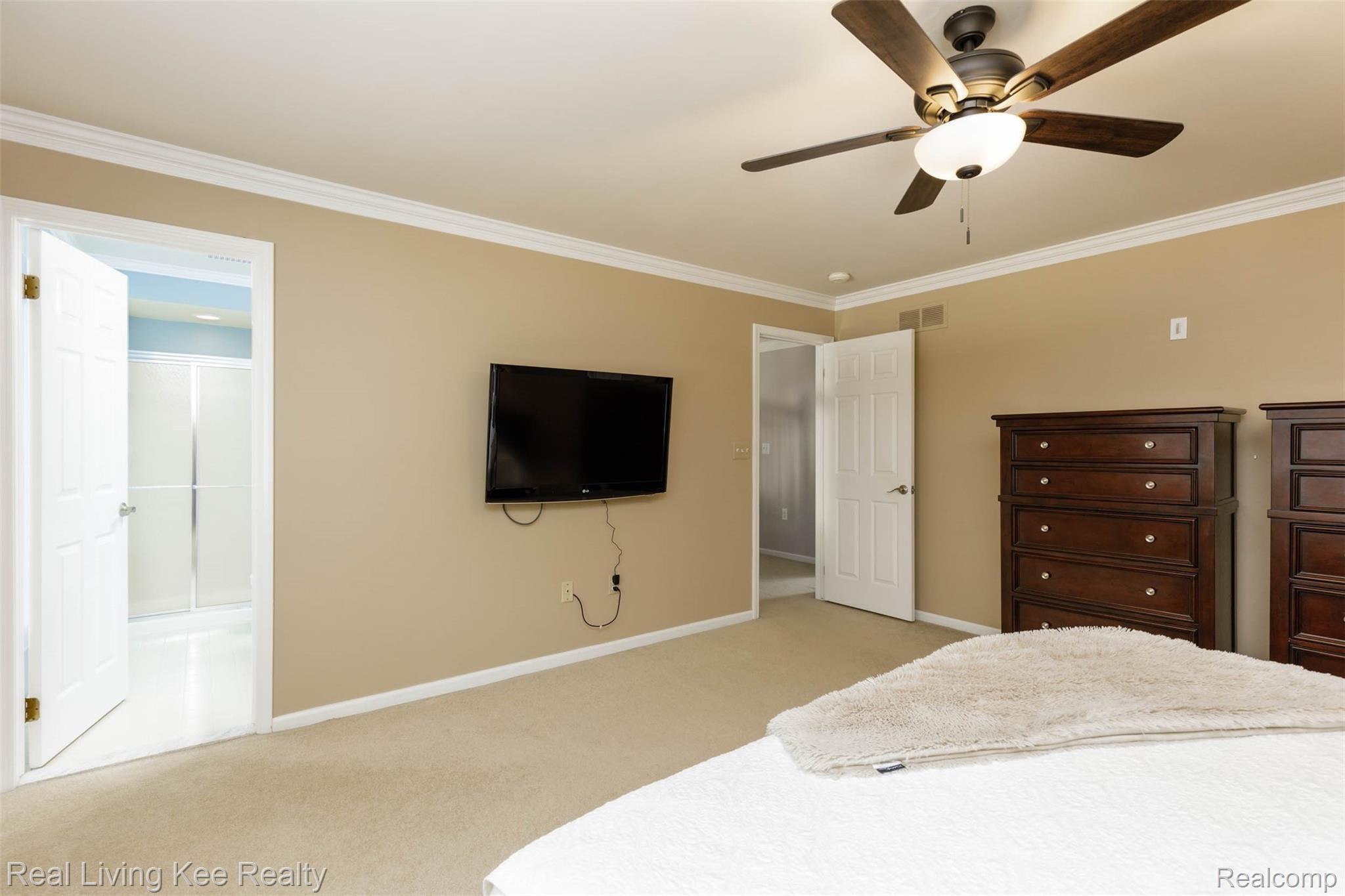 359 Silvervale Drive Rochester, MI 48309 - Photo 19 of 36 359 Silvervale Dr-19.jpg