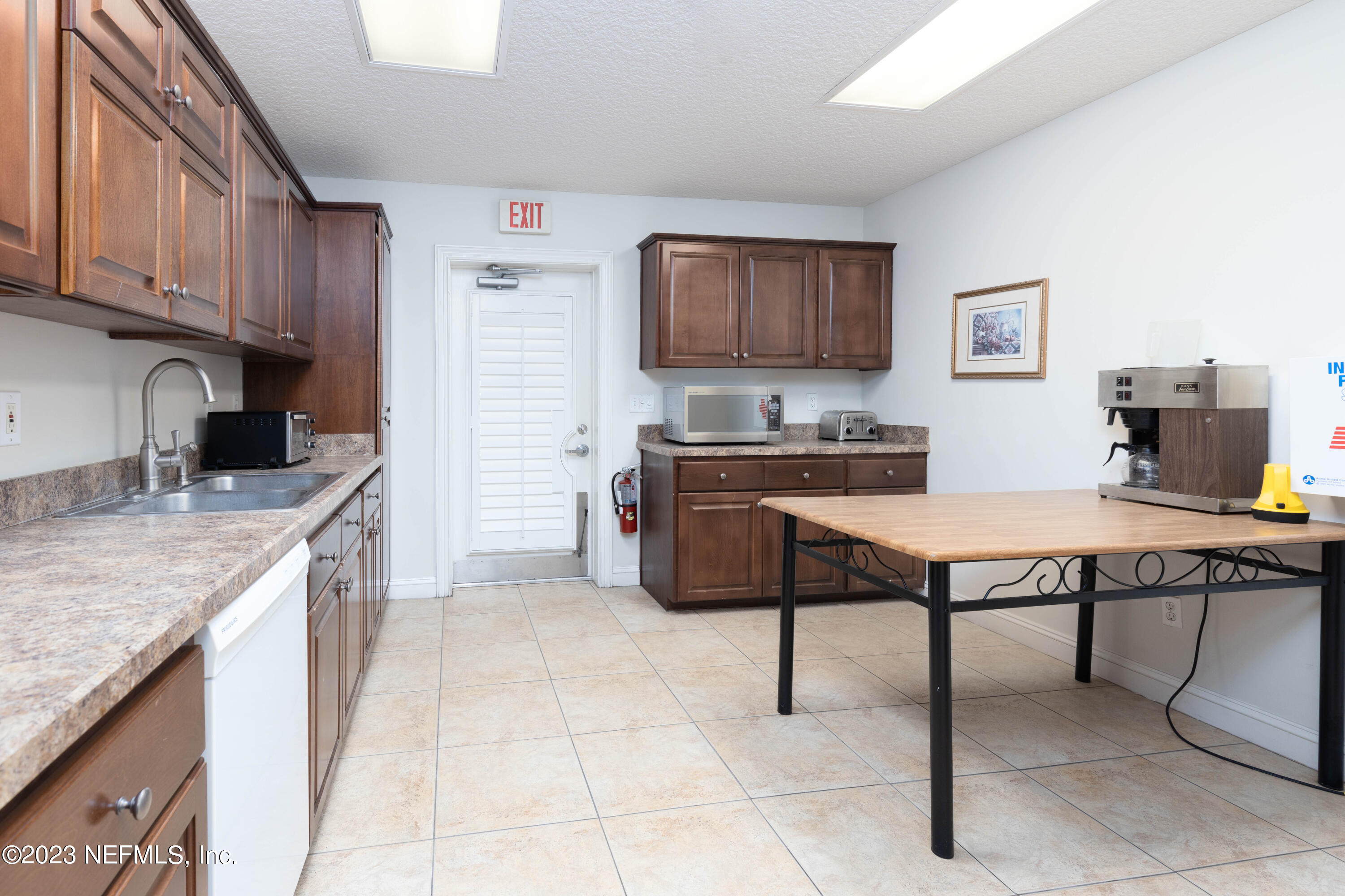 9636 Heckscher Drive Jacksonville, FL 32226 - Photo 38 of 43 a kitchen with a stove a sink and a refrigerator