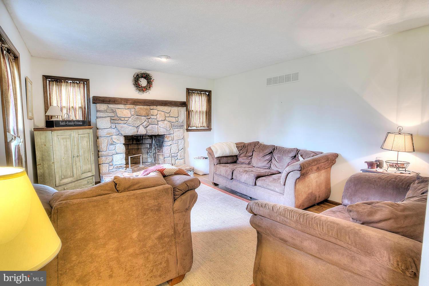 427 St Marys Road Pylesville, MD 21132 - Photo 4 of 28 Living Room
