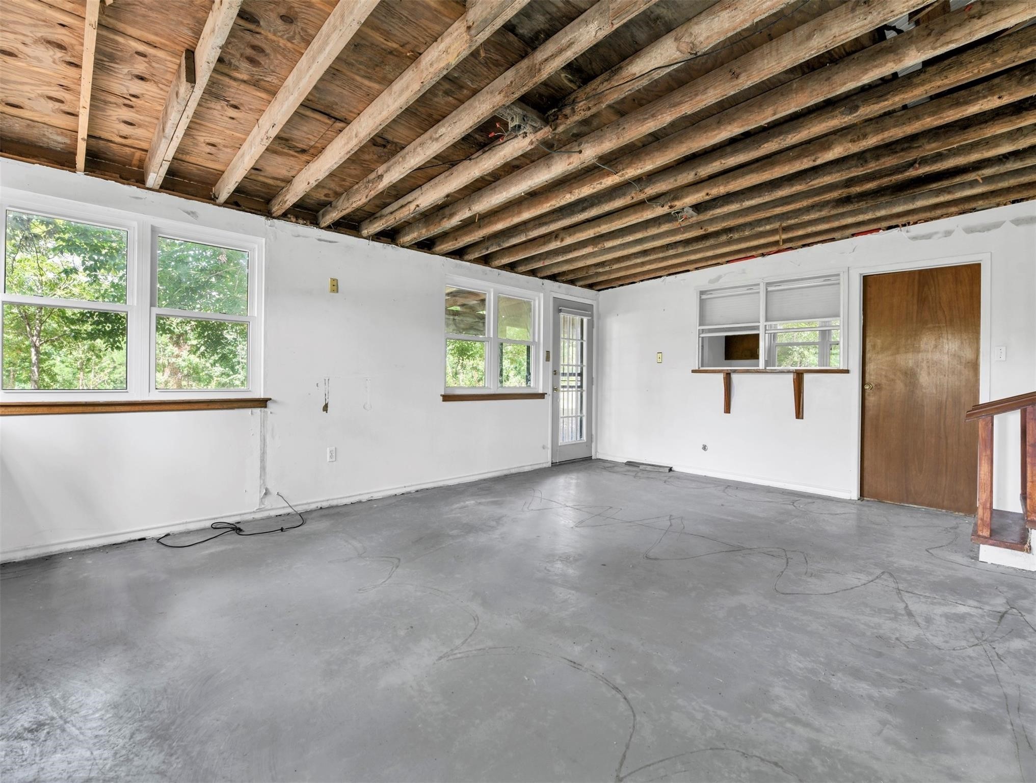 11304 Fostoria Road Cleveland, TX 77328 - Photo 13 of 32 a view of an empty room with a window