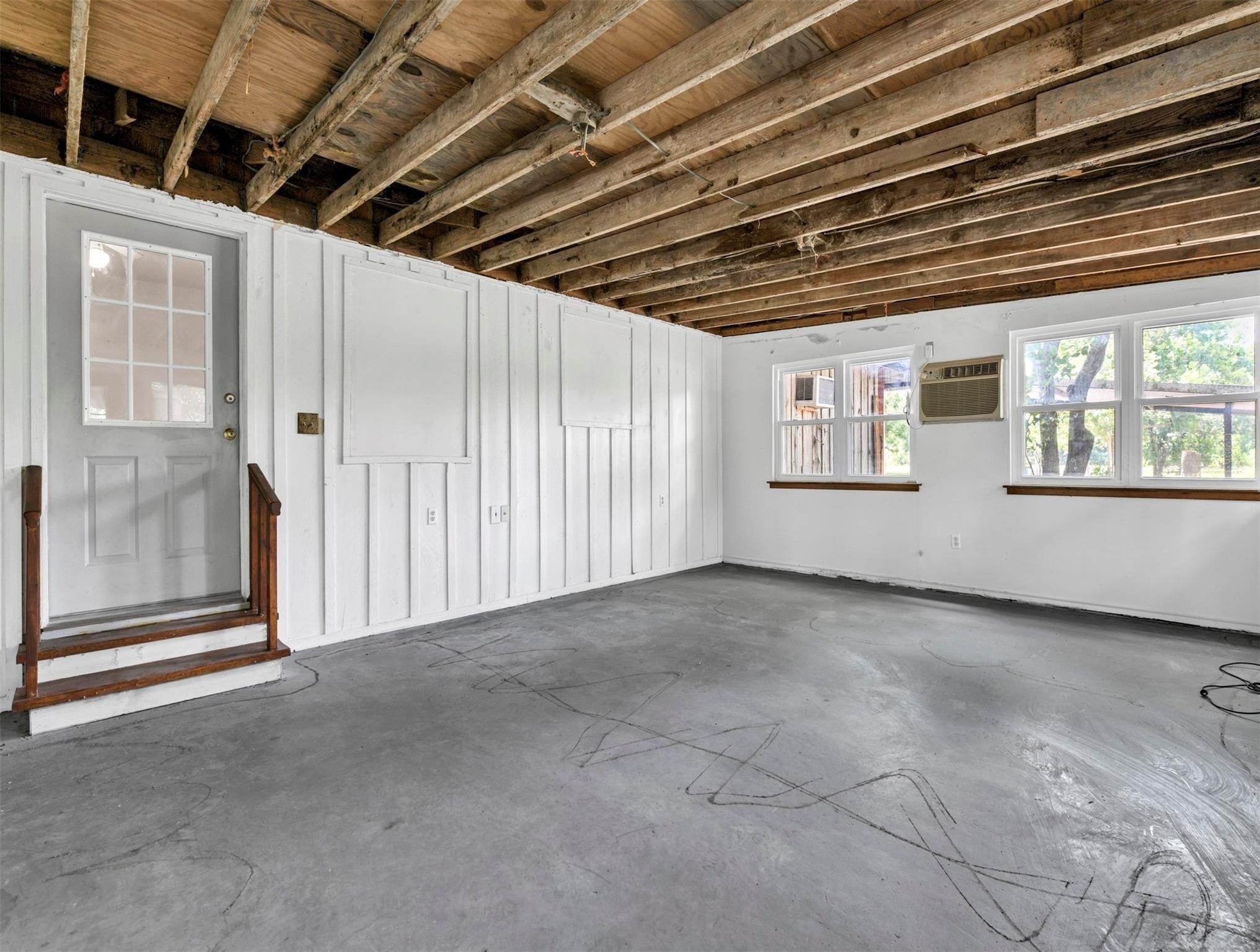 11304 Fostoria Road Cleveland, TX 77328 - Photo 14 of 32 a view of an empty room with a window
