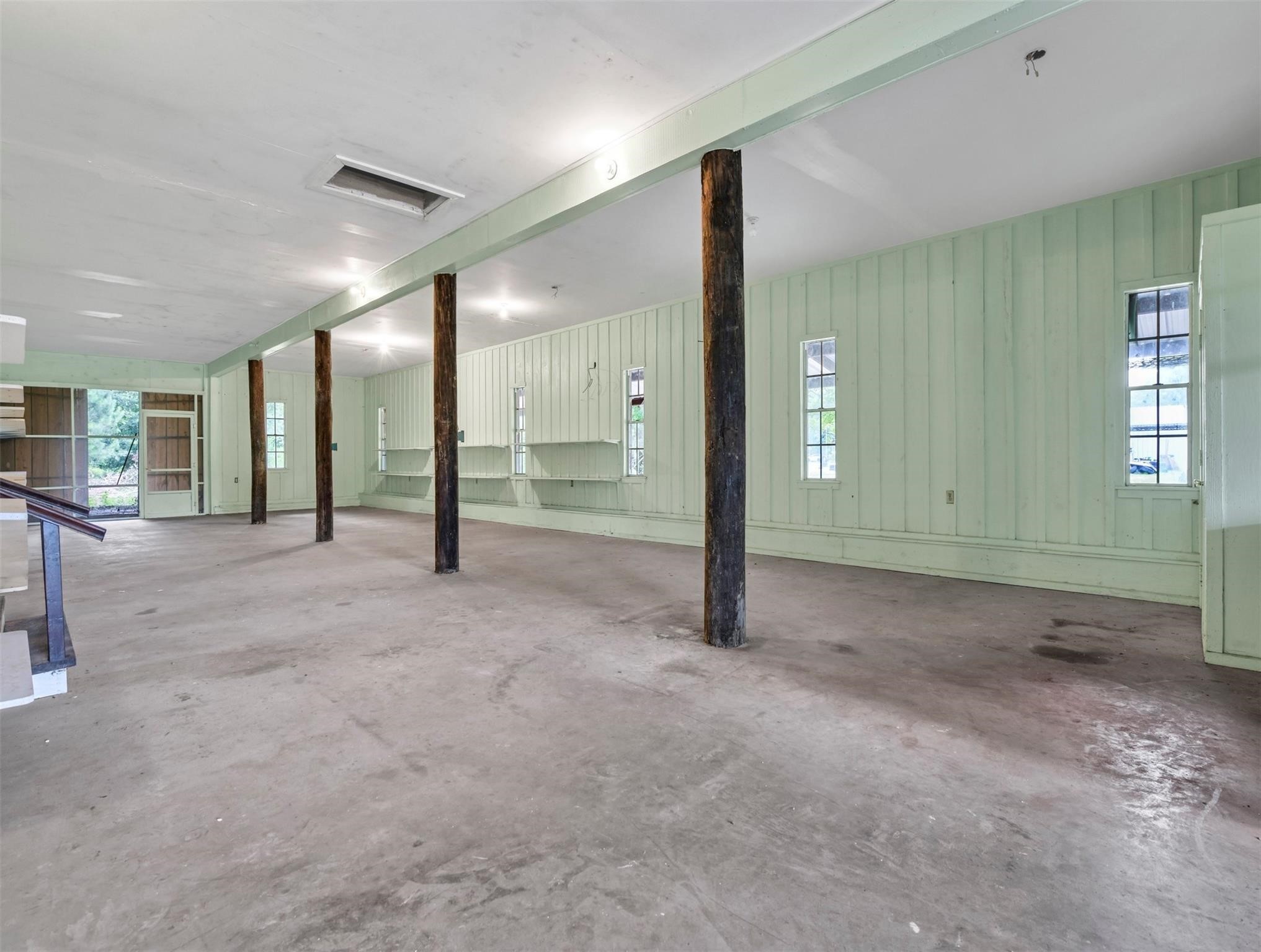 11304 Fostoria Road Cleveland, TX 77328 - Photo 17 of 32 a view of an empty room with glass door