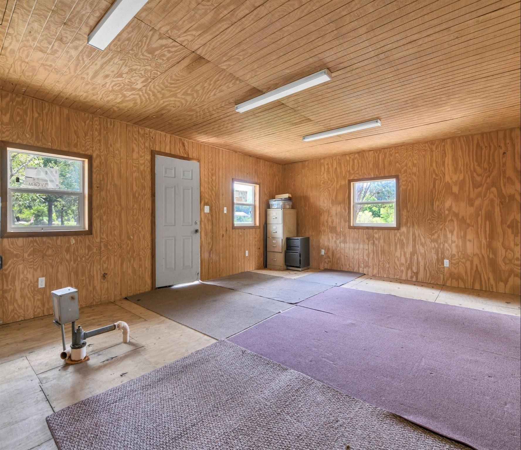 11304 Fostoria Road Cleveland, TX 77328 - Photo 19 of 32 a view of a livingroom with a window and couch
