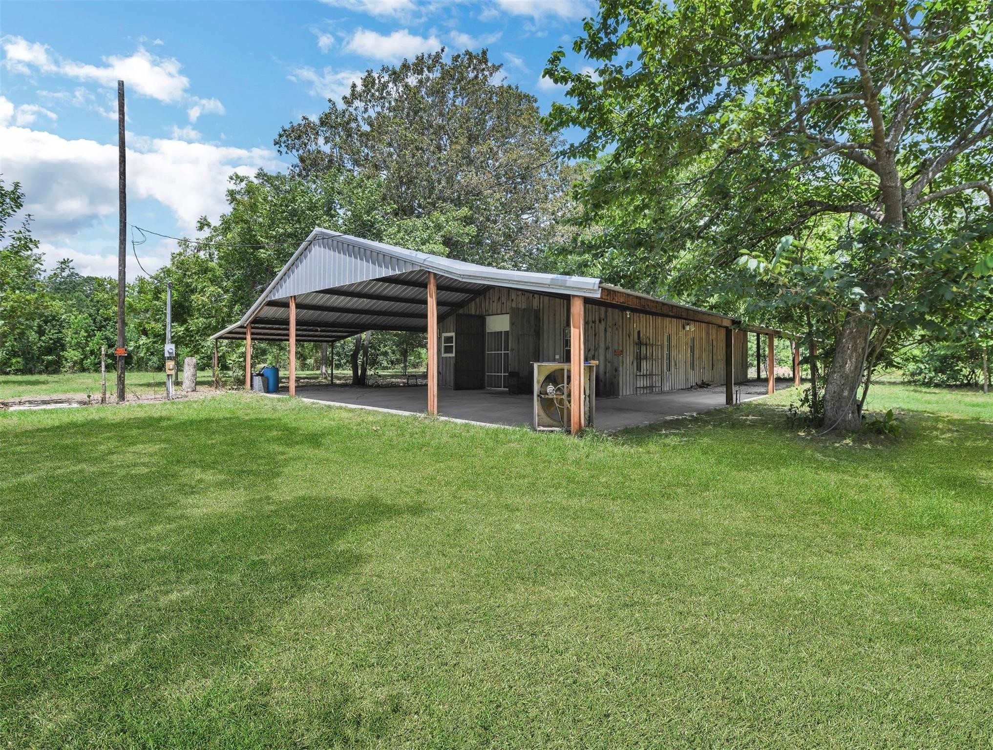 11304 Fostoria Road Cleveland, TX 77328 - Photo 28 of 32 a view of a house with a yard and sitting area