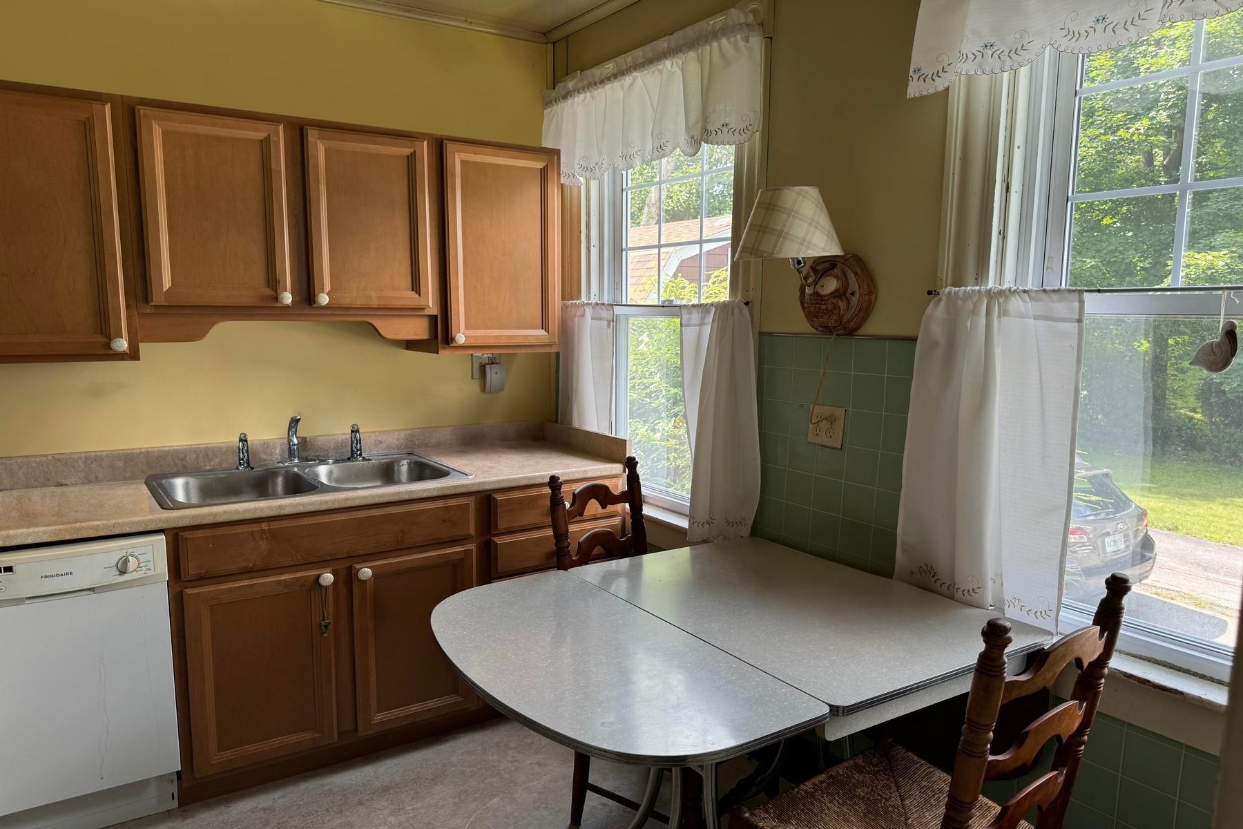 131 Lincoln Avenue Rutland, VT 05701 - Photo 8 of 13 Gallery Image 8