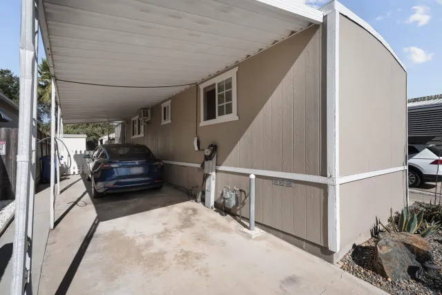a view of entryway and hall
