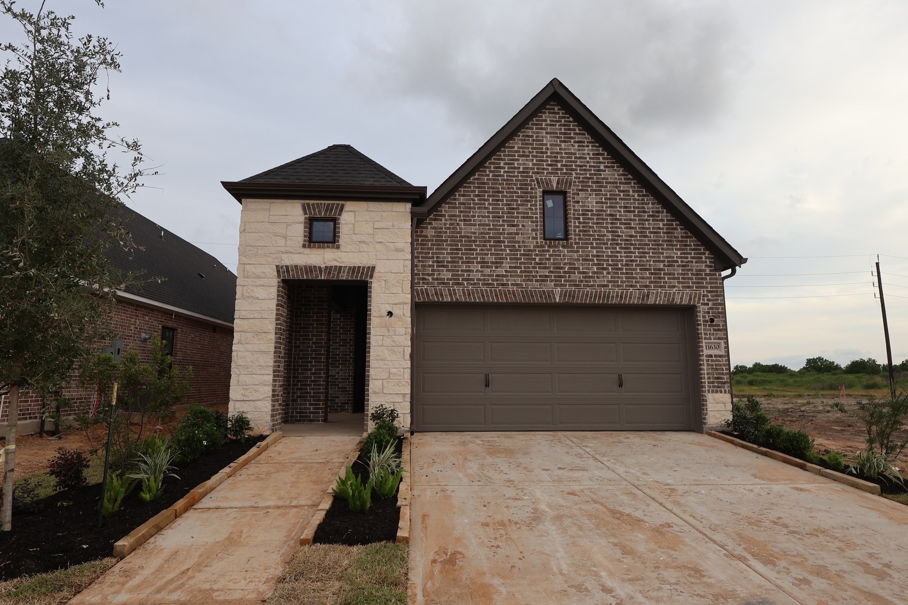 11630 Birdsong Drive Rosharon, TX 77583 - Photo 2 of 18 Welcome to The Galveston by David Weekley Homes. **HOME ESTIMATED TO BE COMPLETE JUNE 2026**