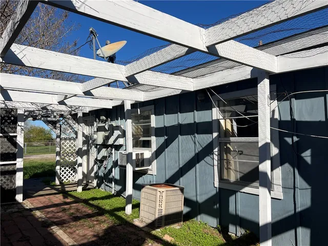 $269,900 | 100 County Road 6J, Lake City, TX 78368