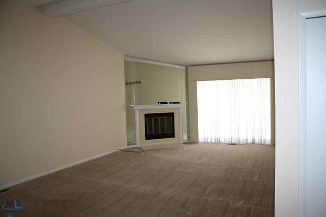 1809 Thomas Court, Unit 218 Rochester, MI 48309 - Photo 16 of 17 31111363-15.JPG