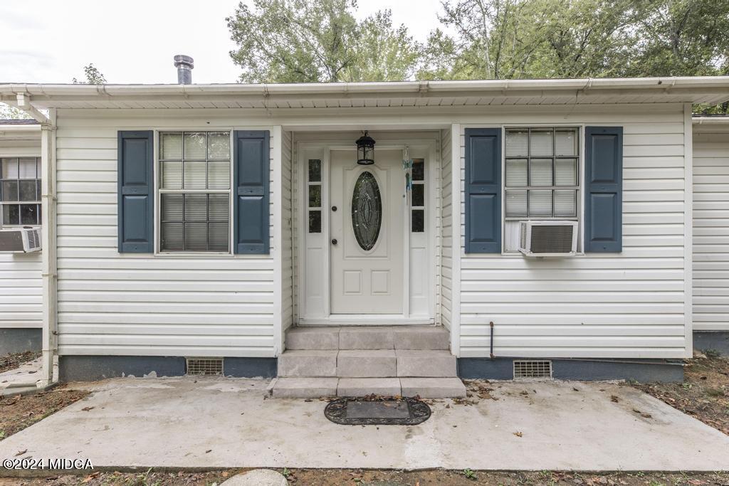 1400 Smith Chapel Road Musella, GA 31066 - Photo 2 of 28 a front view of a house