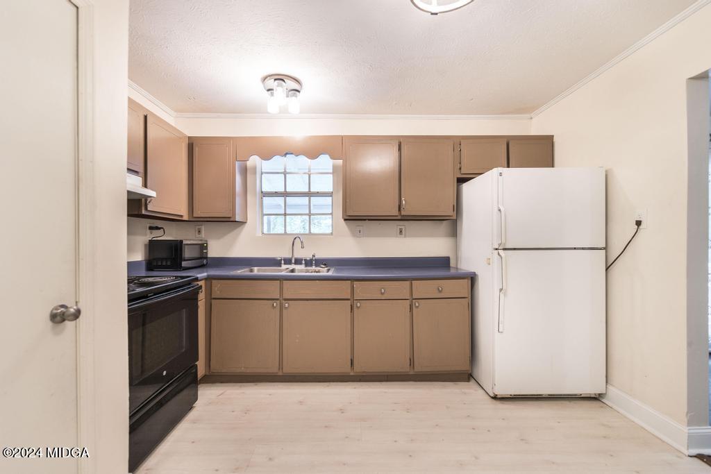 1400 Smith Chapel Road Musella, GA 31066 - Photo 9 of 28 a kitchen with granite countertop white cabinets and refrigerator