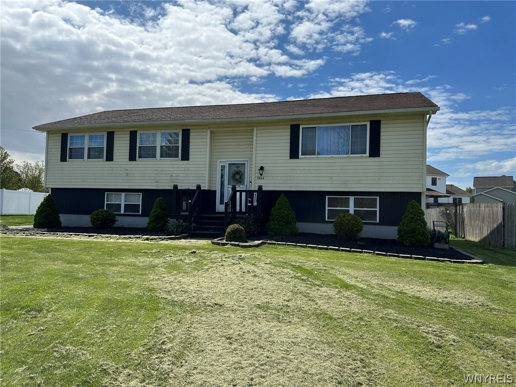 3844 Mapleton Road Wheatfield, NY 14120 - Photo 3 of 46