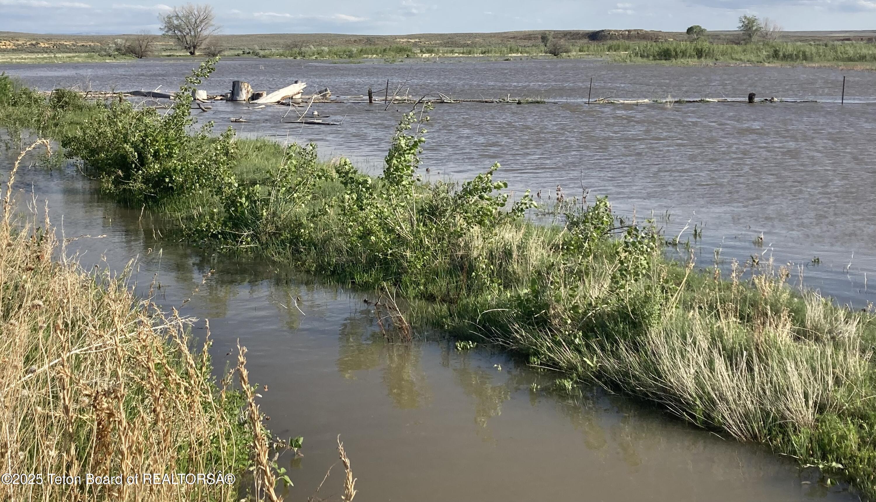 338 Gas Hills Road Riverton, WY 82501 - Photo 11 of 36 Photo Jun 02 2025, 6 07 06 PM