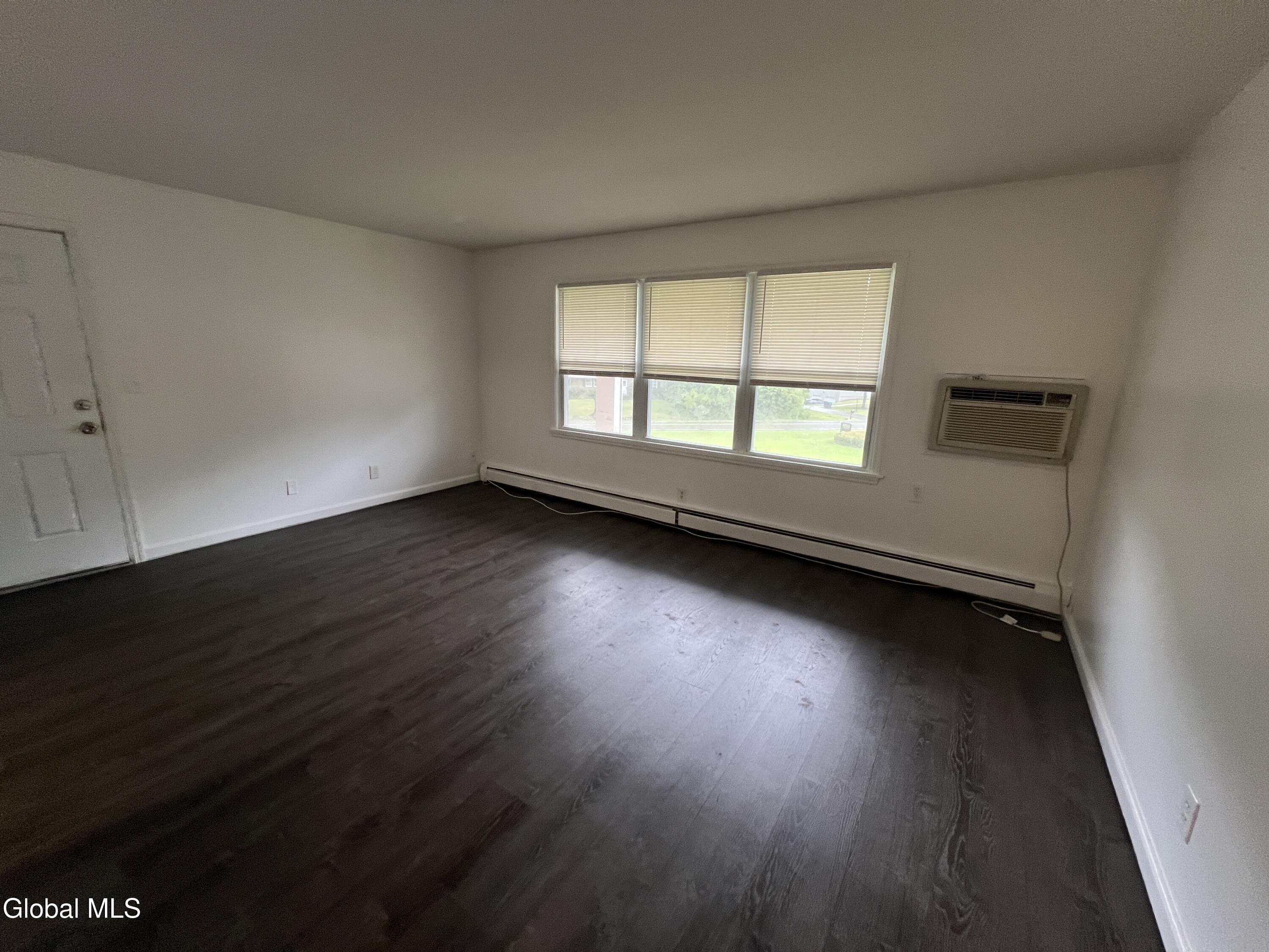 11-21 Ashdown Road, Unit 17E Clifton Park, NY 12019 - Photo 4 of 19 Living Room