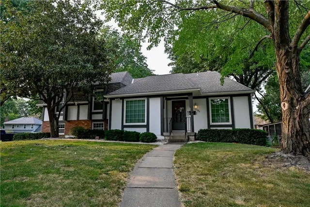 $439,900 | 10634 West 102nd Terrace, Overland Park, KS 66214