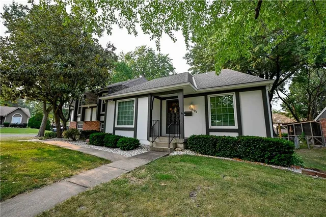 $439,900 | 10634 West 102nd Terrace, Overland Park, KS 66214