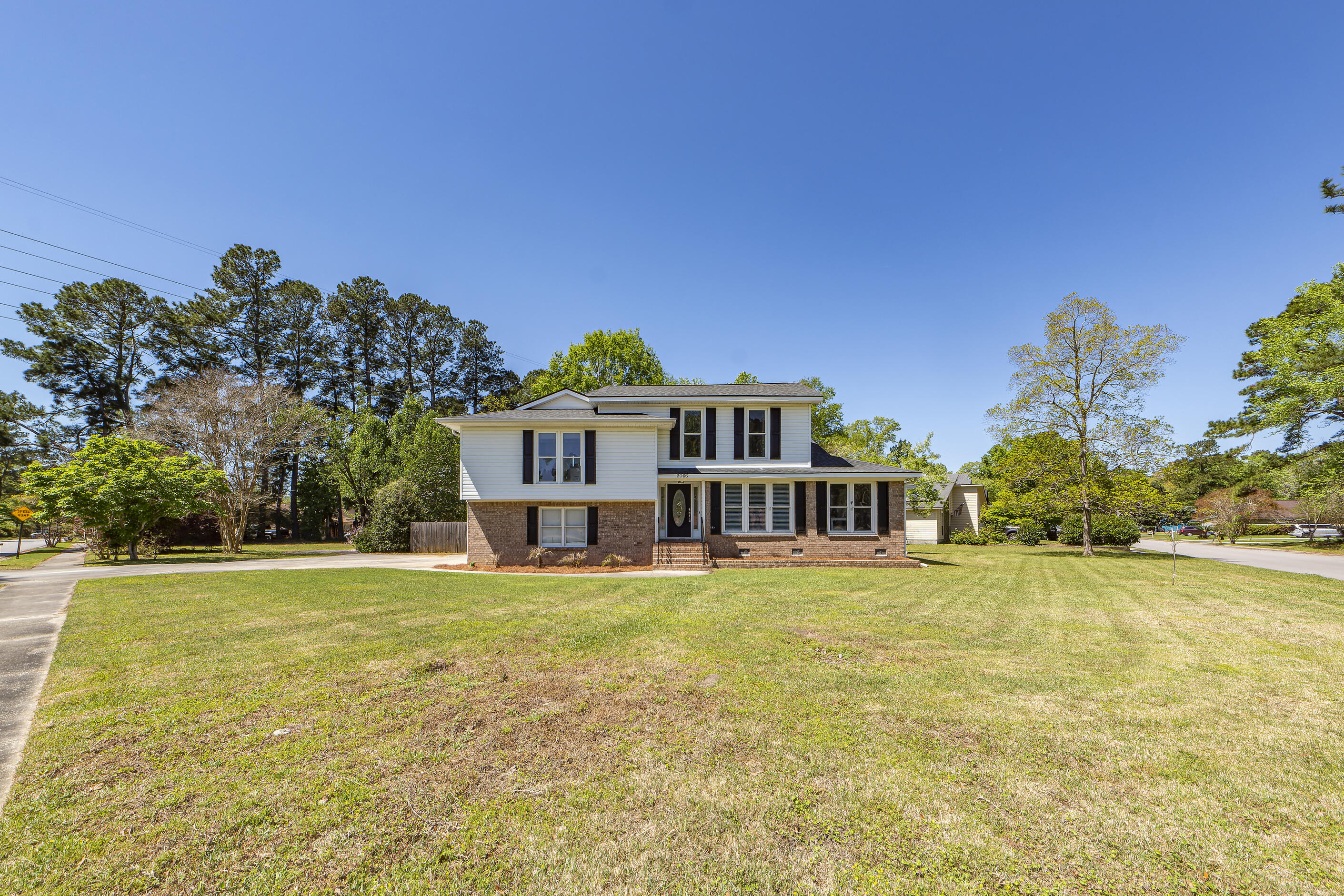 2066 Dogwood Road Charleston, SC 29414 - Photo 4 of 59 57