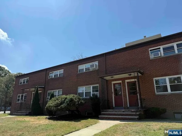 $1,695 | 107 Ross Avenue, Unit 5B, Hackensack, NJ 07601