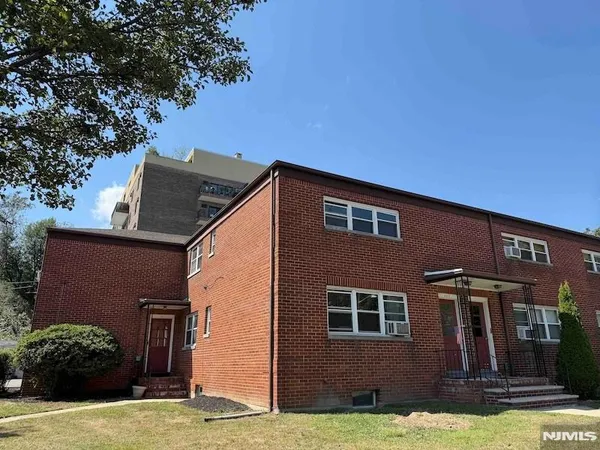 $1,695 | 107 Ross Avenue, Unit 5B, Hackensack, NJ 07601