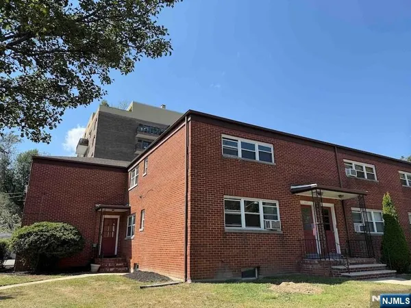 $1,695 | 107 Ross Avenue, Unit 5B, Hackensack, NJ 07601