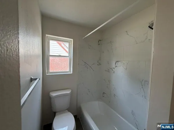 $1,695 | 107 Ross Avenue, Unit 5B, Hackensack, NJ 07601