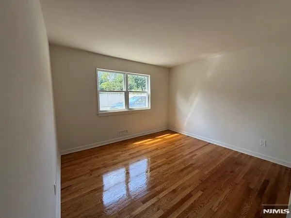 $1,695 | 107 Ross Avenue, Unit 5B, Hackensack, NJ 07601