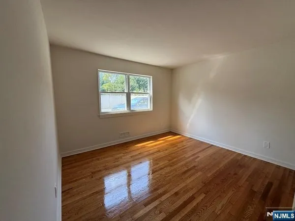 $1,695 | 107 Ross Avenue, Unit 5B, Hackensack, NJ 07601