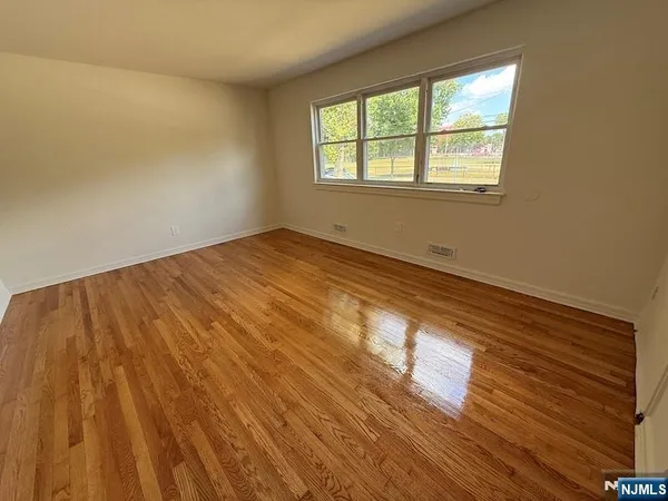 $1,695 | 107 Ross Avenue, Unit 5B, Hackensack, NJ 07601