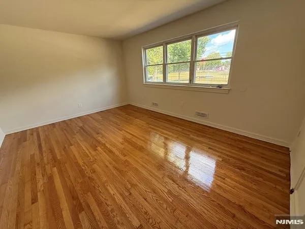 $1,695 | 107 Ross Avenue, Unit 5B, Hackensack, NJ 07601