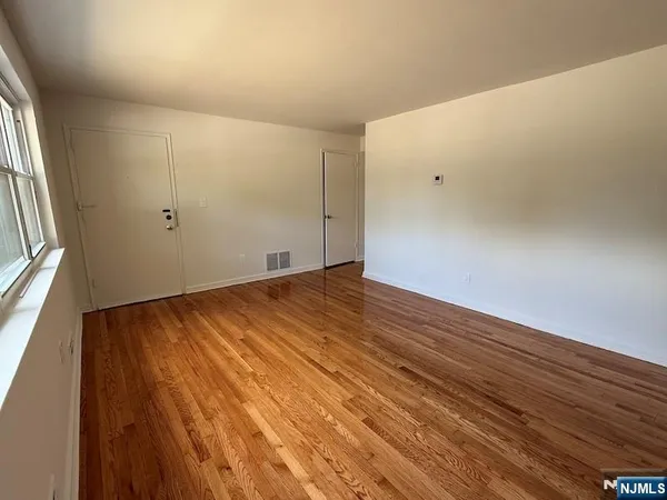 $1,695 | 107 Ross Avenue, Unit 5B, Hackensack, NJ 07601