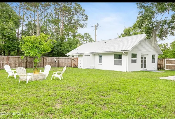 a view of a house with a backyard
