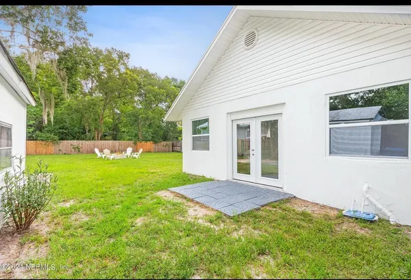 a view of backyard with a garden and plants
