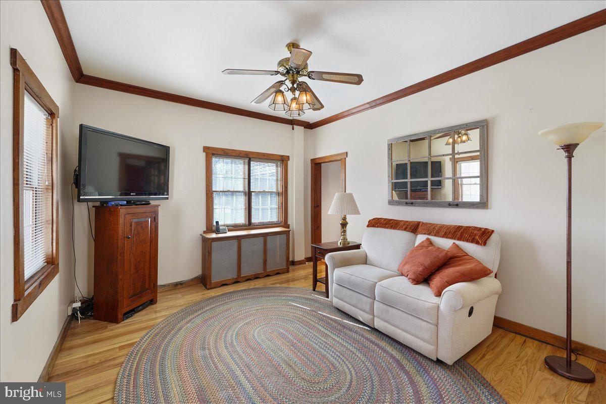 126 President Avenue Rutledge, PA 19070 - Photo 11 of 35 Family room off kitchen