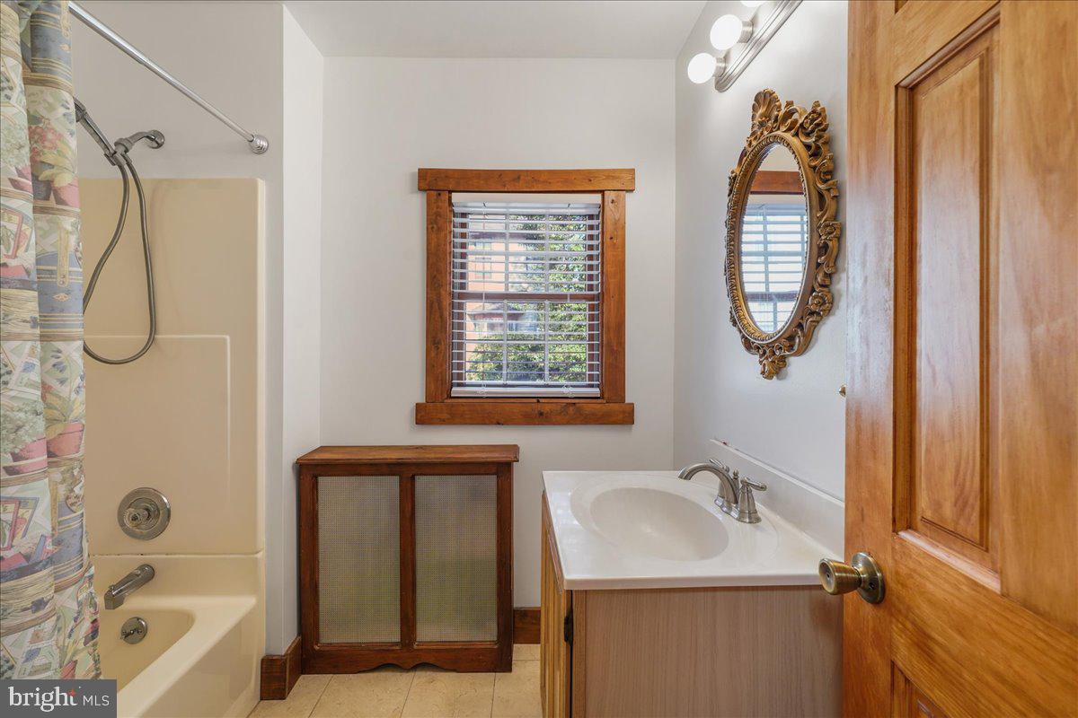 126 President Avenue Rutledge, PA 19070 - Photo 14 of 35 Main floor full bath